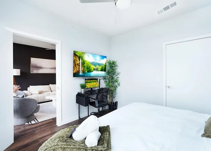 Cozy 1Br-W Parking & Pool, Near Rvrwlk & Conv Ctr