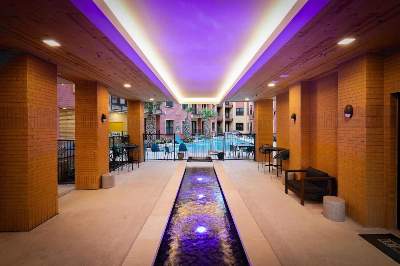 Cozy 1br-w Parking & Pool, Near Rvrwlk & Conv Ctr Apartment *